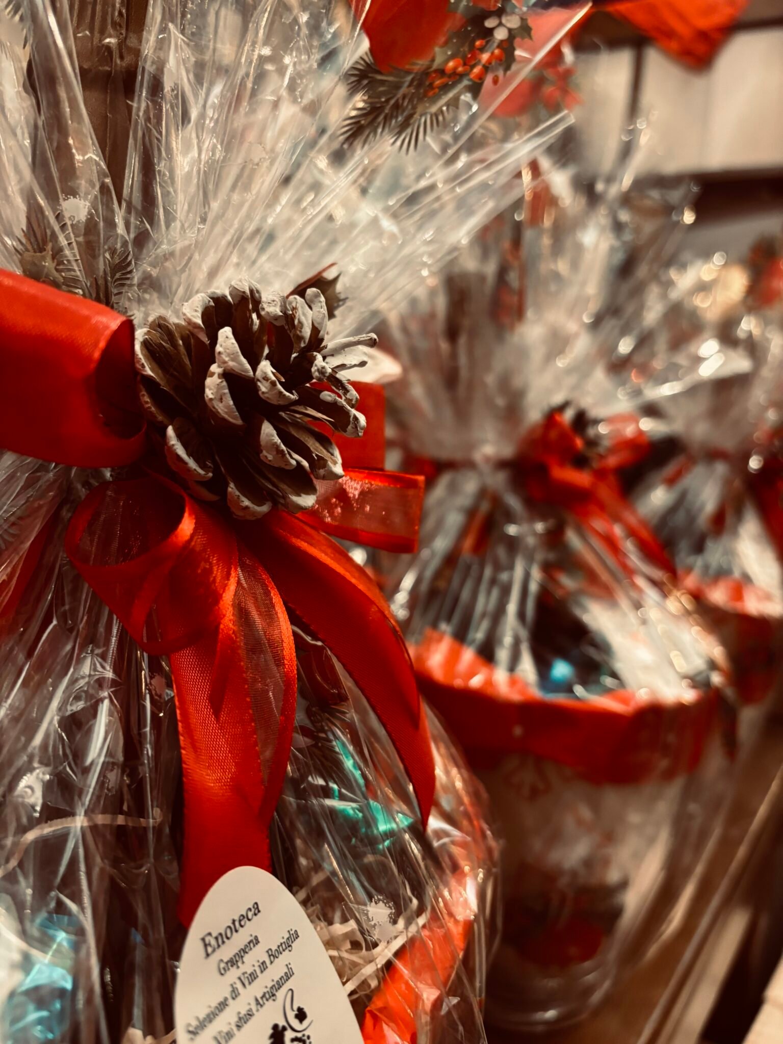 regali aziendali personalizzati fatti a mano, la cantina di ugo e i suoi regali a Creazzo