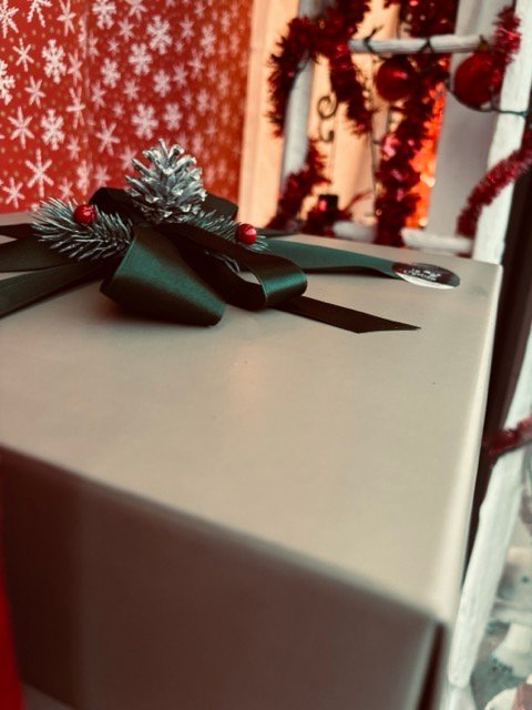 Cesto natalizio artigianale con prodotti tipici e vino veneto – La Cantina di Ugo Creazzo Vicenza